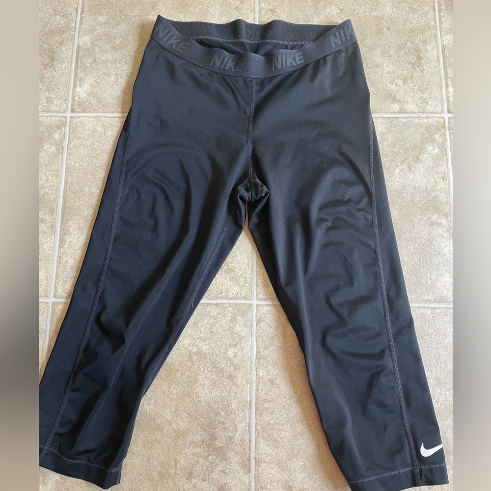Nike black womens capri athletic pants sz large‎